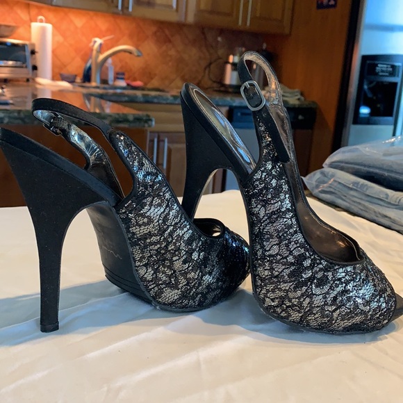 Nina Heels. Slightly worn. Size 7 1/2m - Picture 2 of 2